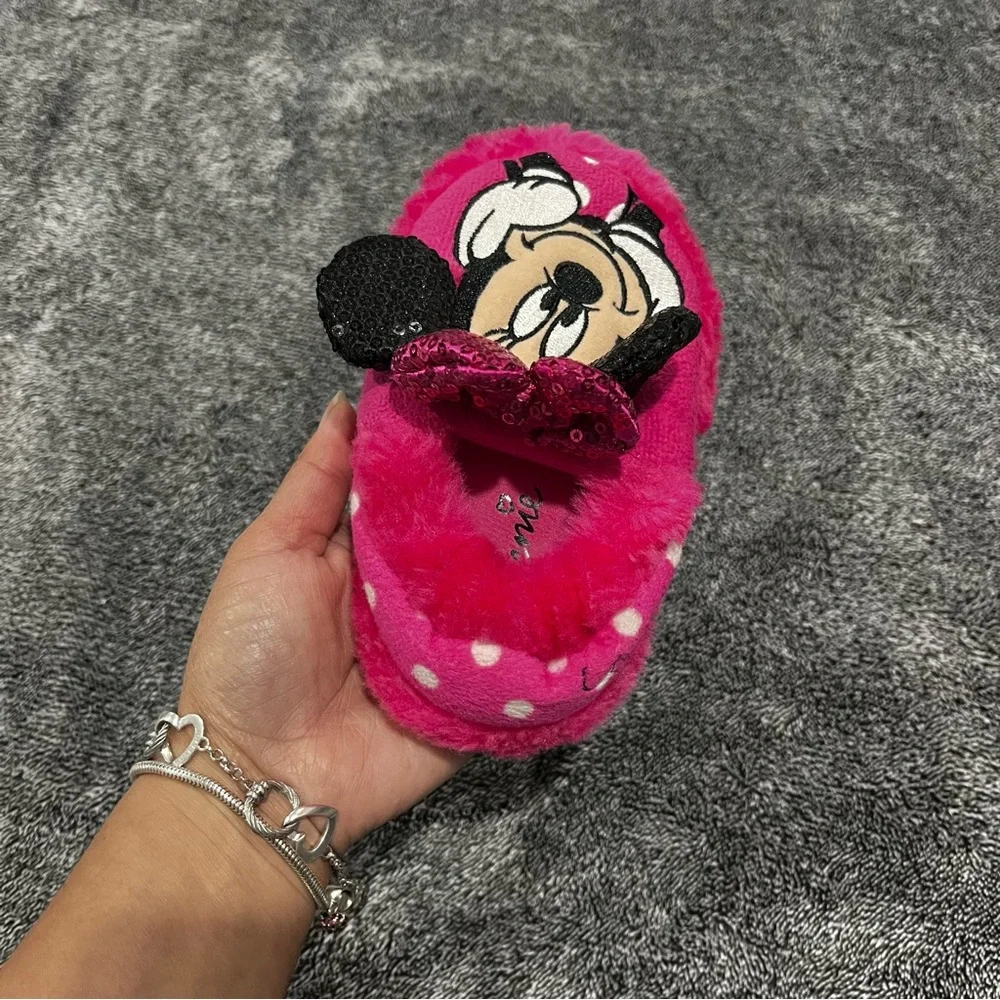 Disney Minnie Mouse toddler girls' slippers in hot pink size 5-6 NWOT